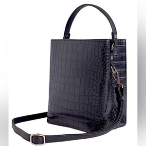 NWT AOTA 🖤Croc Bucket Bag🖤